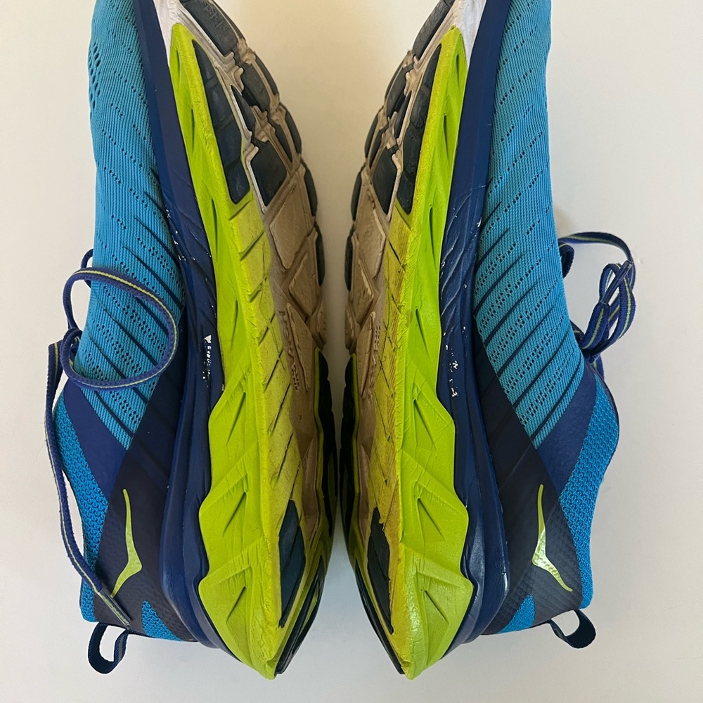 Men’s Hoka One One “Time To Fly” running shoe. - Picture 2 of 7